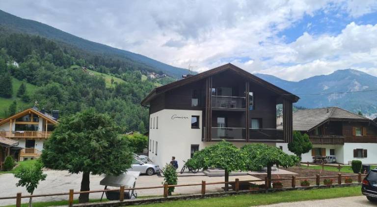 Holiday apartment with grill, sauna & yard in Ortisei