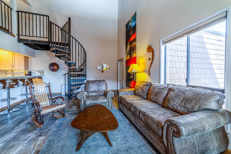 Mammoth Creek Trail Loft Home, WIFI, Complete Remodel! Views — photo 3