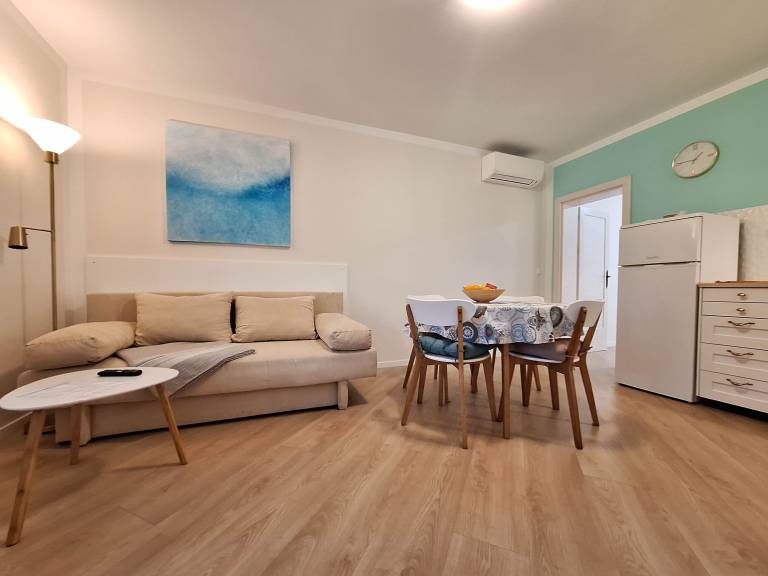 Holiday apartment with patio & yard | Garden view in Crikvenica