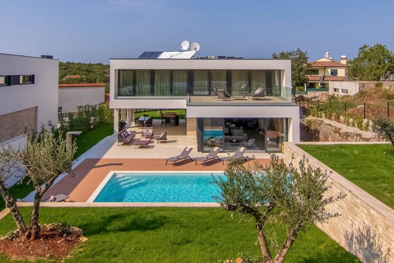 Villa with grill, garden & patio — photo 2