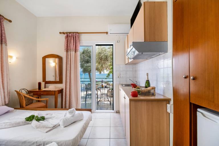 Family-oriented beautiful studio with terrace, BBQ & garden | Sea view | Dogs allowed — photo 4