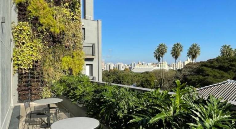 Apartment with patio & yard — photo 4