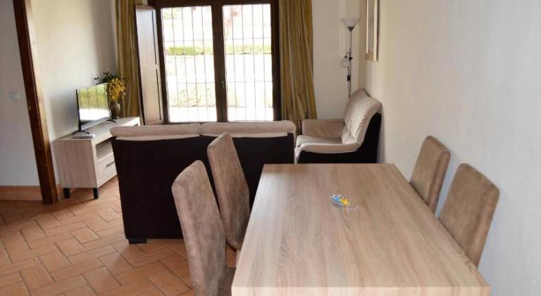 Serviced apartment with patio, pool & BBQ — photo 5