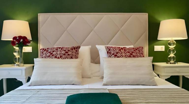 Fully equipped rental apartment with hot tub, terrace & pool | Next to the beach | Pets are welcome in Playas