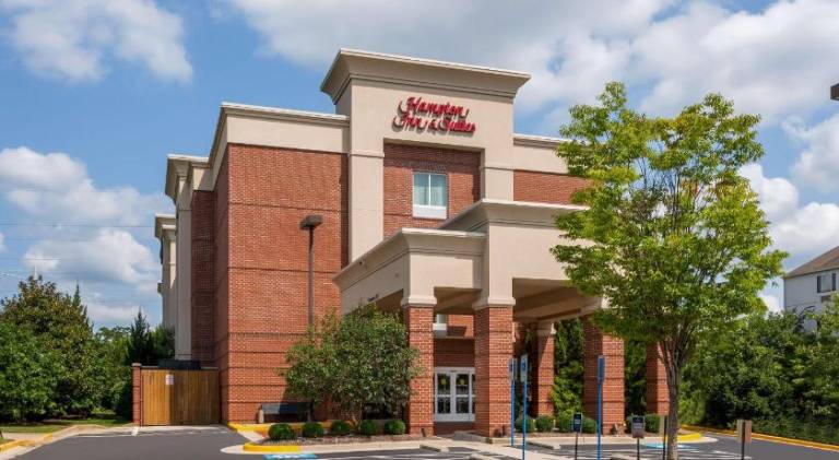 Hampton Inn & Suites Herndon-Reston — photo 2