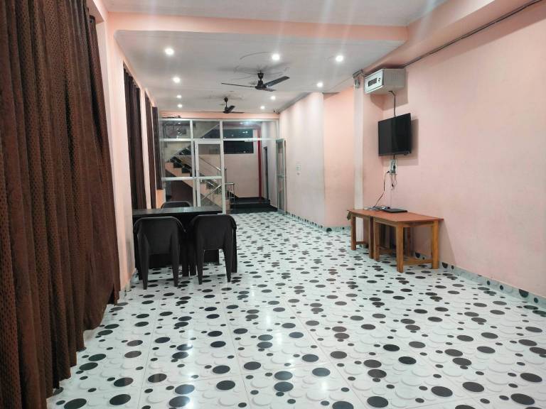 Hotel Dev Inn in Ayodhya