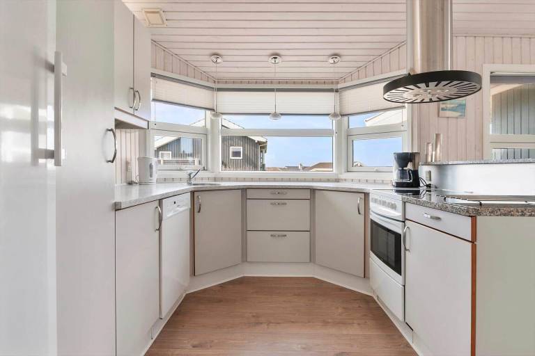 Vacation home with terrace, garden & barbeque | Sea view — photo 5