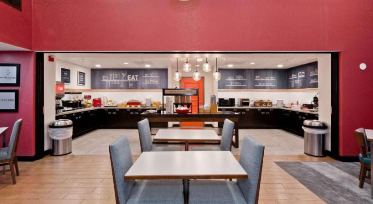 Hampton Inn & Suites Palm Desert — photo 4
