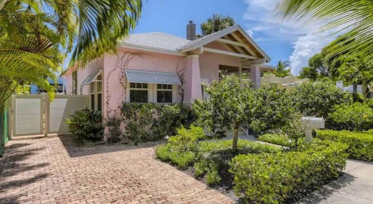 Nini's Cottage - Family-Friendly Pool Days and Cabana Nights Await in West Palm Beach, FL