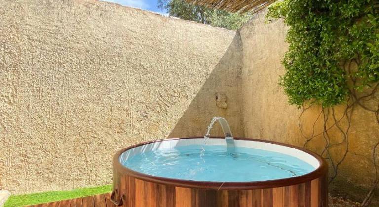 Villa with pool & hot tub | Dogs allowed — photo 5