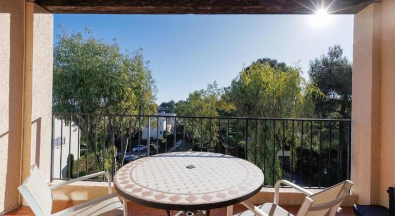 Rental apartment with patio & pool — photo 3