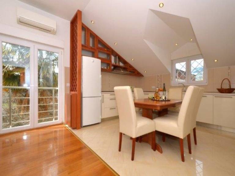 Fully equipped holiday apartment | Next to the beach | Pets allowed in Makarska