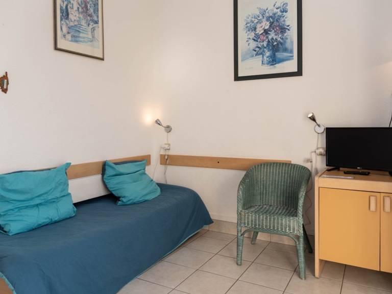 Studio for 4, sea view, AC, parking, Le Lavandou — photo 5