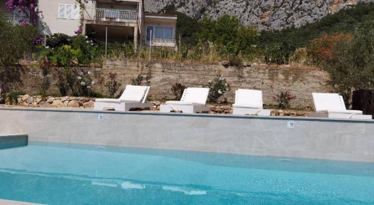Villa with pool — photo 3