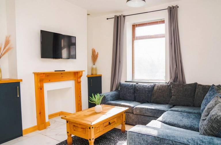 House with 1 room for 5 persons in Swansea