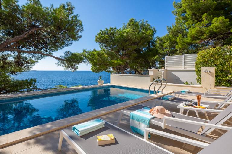 Beachfront Villa Allegria with Pool — photo 4