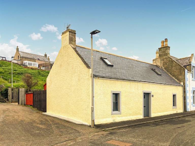 Cottage Buckie