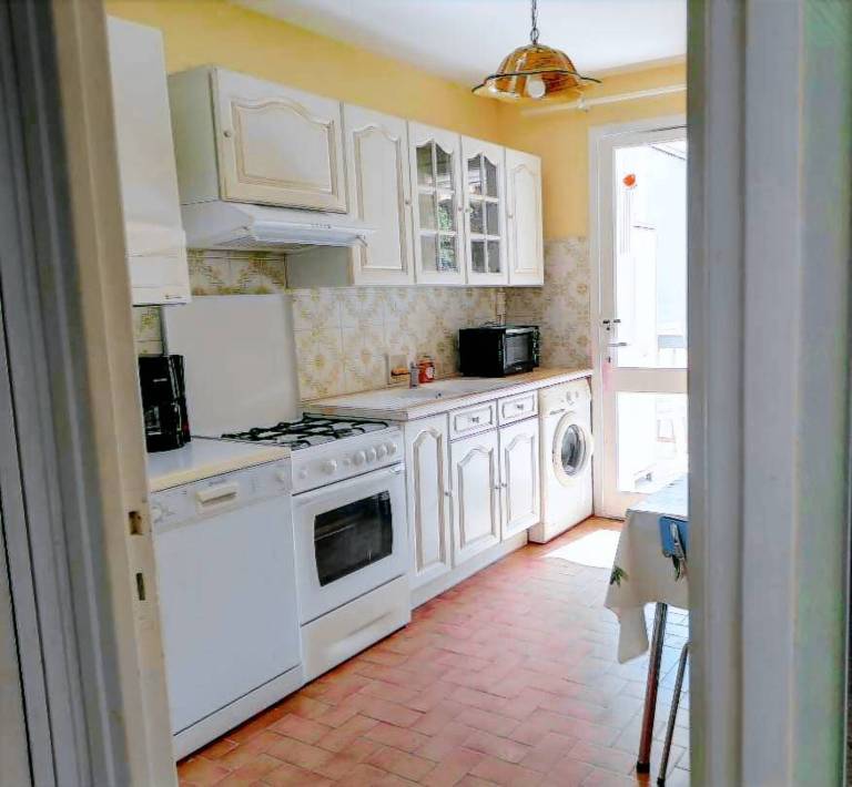 Family-friendly rental apartment with yard | Garden view | Beach nearby | Dogs allowed in La Seyne-sur-Mer
