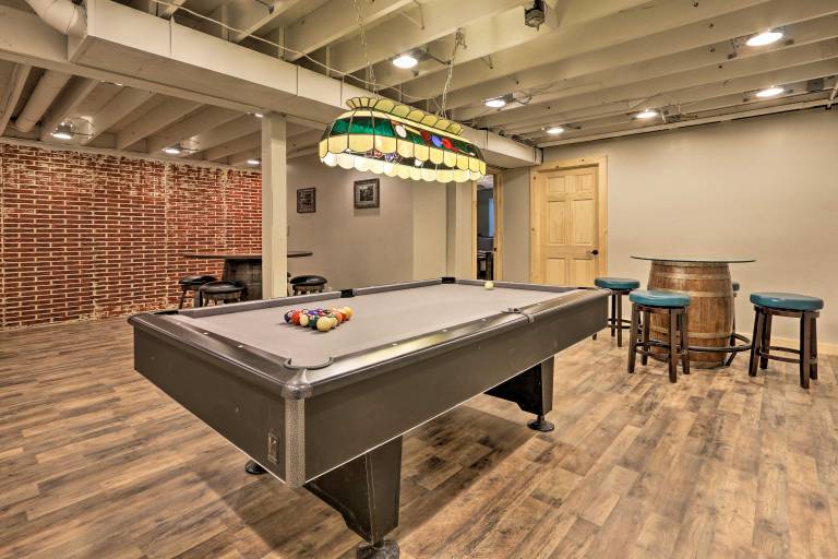 Luxe Dog-Friendly Cabin w/ Hot Tub & Game Room — photo 2