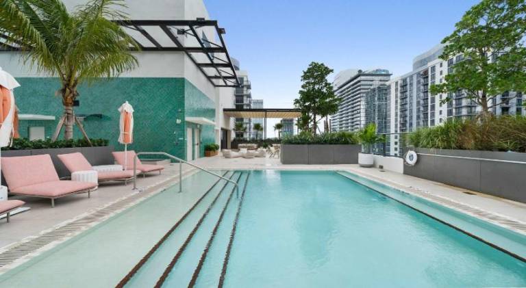 House with pool & sauna | Close to Bayside Marketplace — photo 3