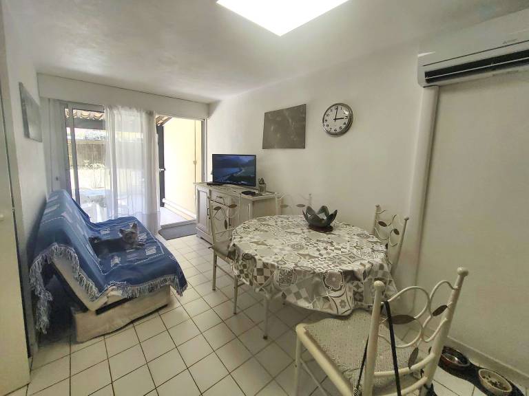 Holiday apartment with pool — photo 2