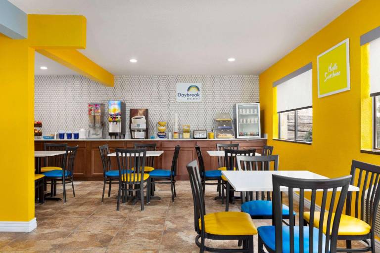 Days Inn by Wyndham Ruidoso Downs — photo 4
