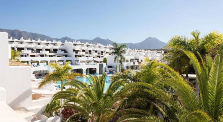 Fully equipped charming rental apartment with heated pool, yard & patio | Suitable for remote work | Pets allowed — photo 4