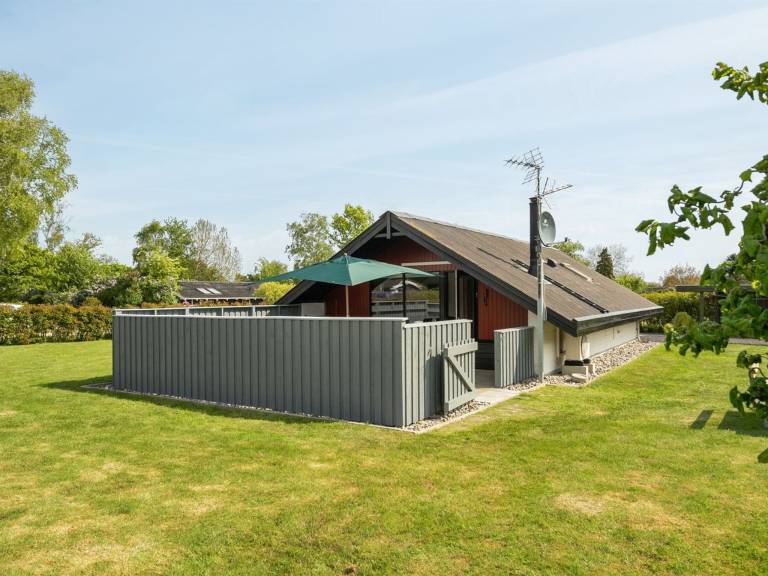 Family-friendly vacation home with barbeque & terrace | Beach nearby | Dogs allowed — photo 4