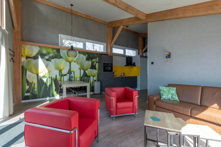 Bungalow with yard & terrace — photo 2