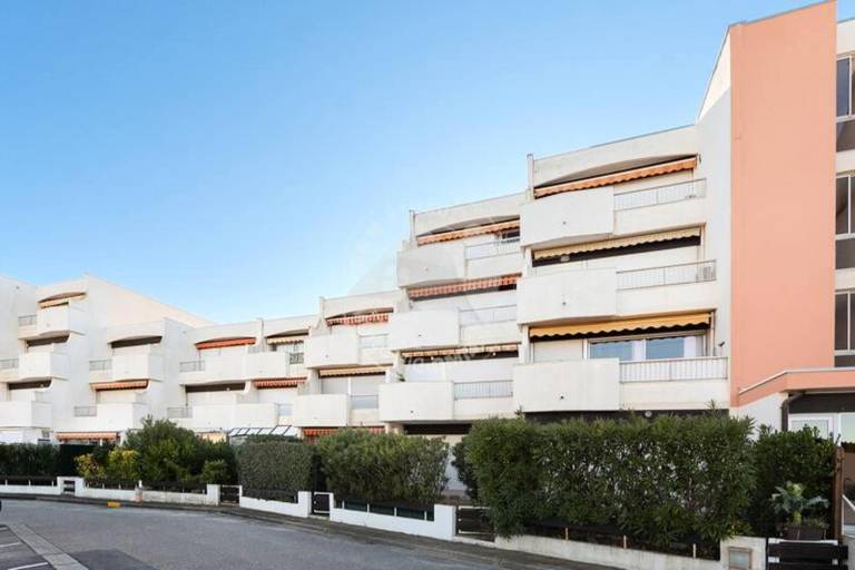Lovely holiday apartment with patio & yard | Next to the beach | Pets are welcome in Nîmes