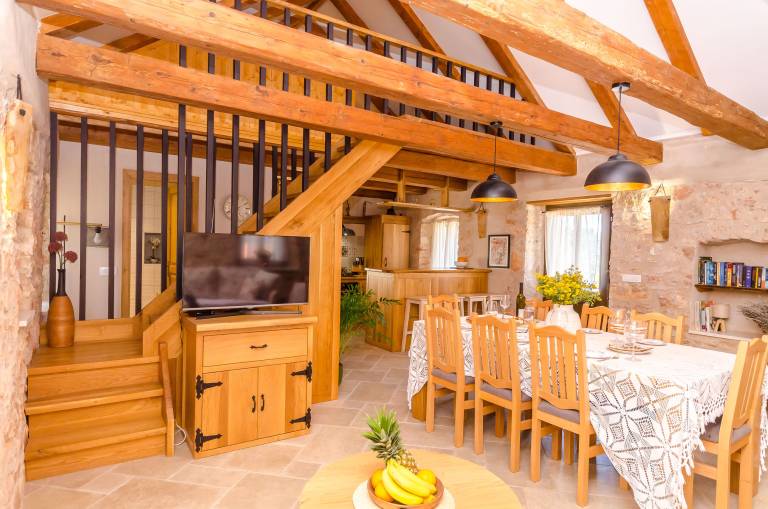 Fully equipped charming house with terrace, barbeque & yard | Panoramic view | Pet-friendly — photo 3
