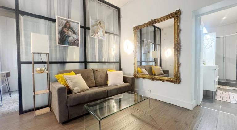 Holiday apartment with yard & terrace | Near Jardins du Trocadéro in Nanterre