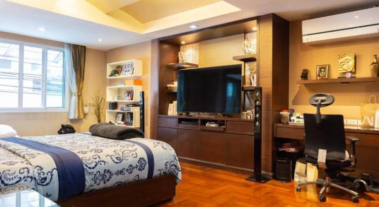 Luxury 4 KingSize BedRooms - Central & Modern Sukhumvit — photo 2