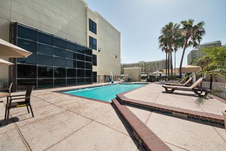 Comfort Suites Beachside — photo 3