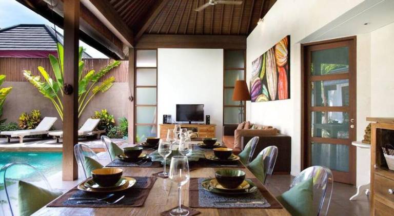 Villa with pool — photo 3