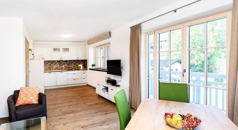 Apartment with jacuzzi — photo 4