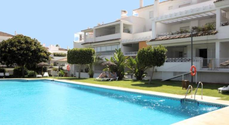 Holiday apartment with pool in Marbella