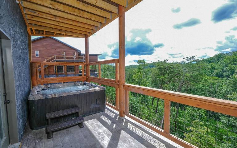 Cabin with jacuzzi, patio & private pool | Mountain view — photo 2