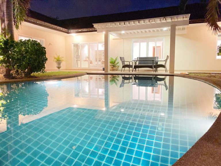 Ample villa with garden, barbeque & pool | Good for workation | Pets allowed in Chonburi