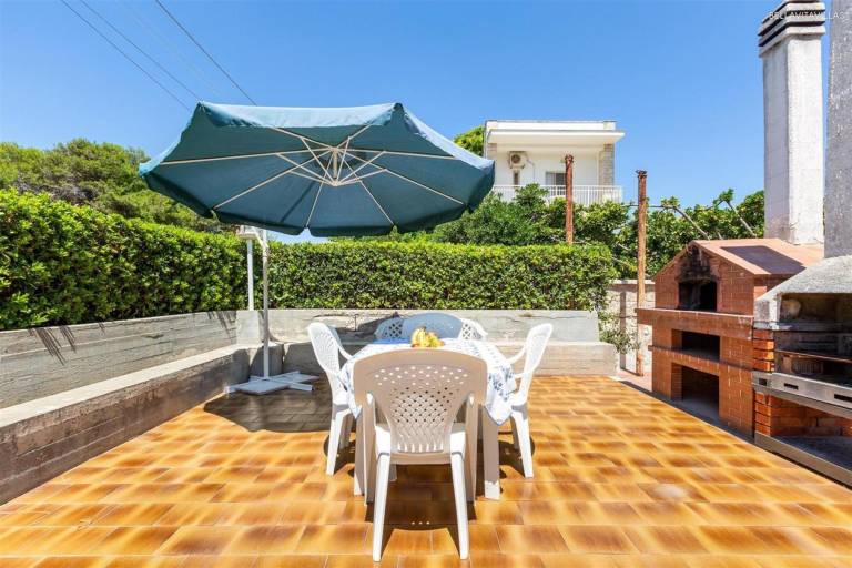 Rental apartment with barbecue, terrace & garden — photo 5