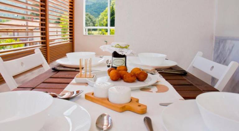 Rental apartment with garden & pool — photo 4