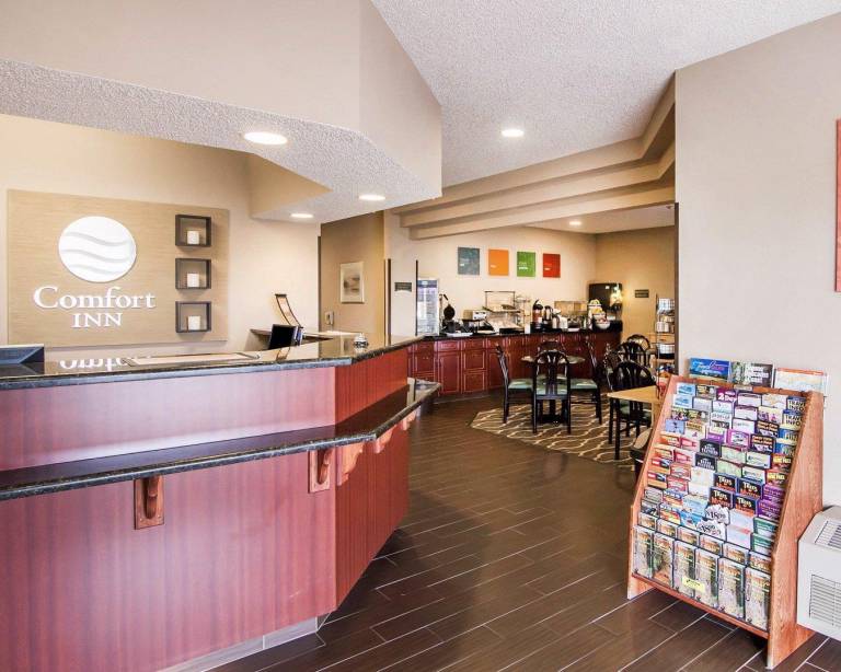 Comfort Inn Medford North — photo 3