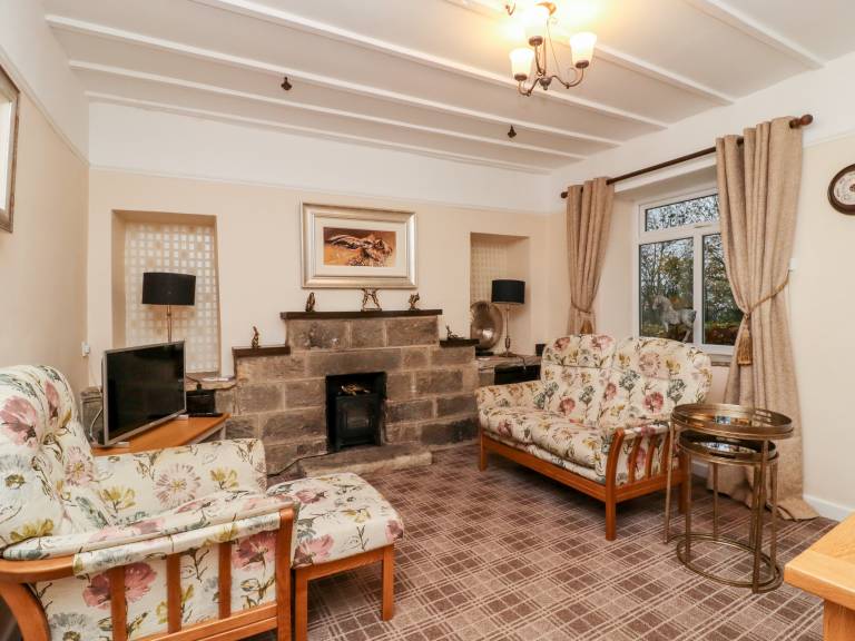 Child-friendly cottage with patio & garden | Pets are welcome — photo 3