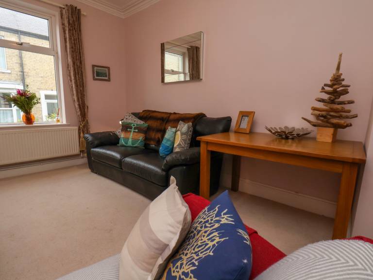 Fully equipped beautiful cottage with garden | Beach view | Dogs allowed — photo 3