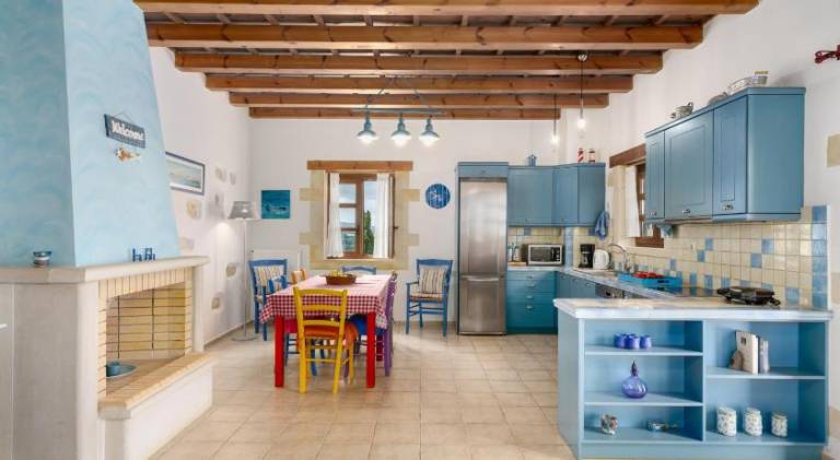 Arodamos Villa with a pool, children's games, and BBQ, perfect for 23 people! — photo 5