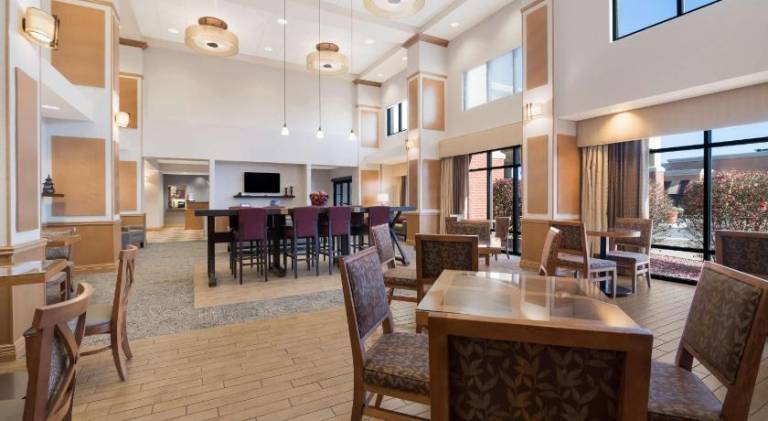 Hampton Inn & Suites Plattsburgh — photo 3