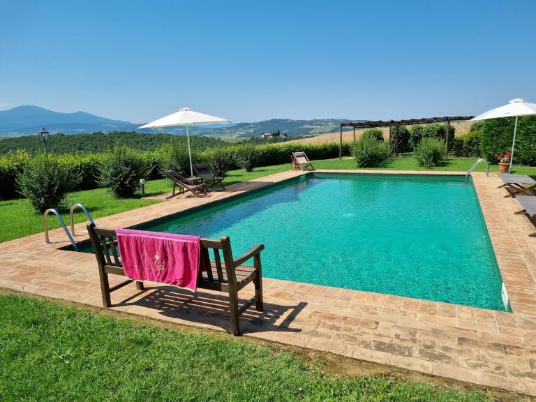 Child-friendly house with private pool, grill & yard | Dogs allowed — photo 2