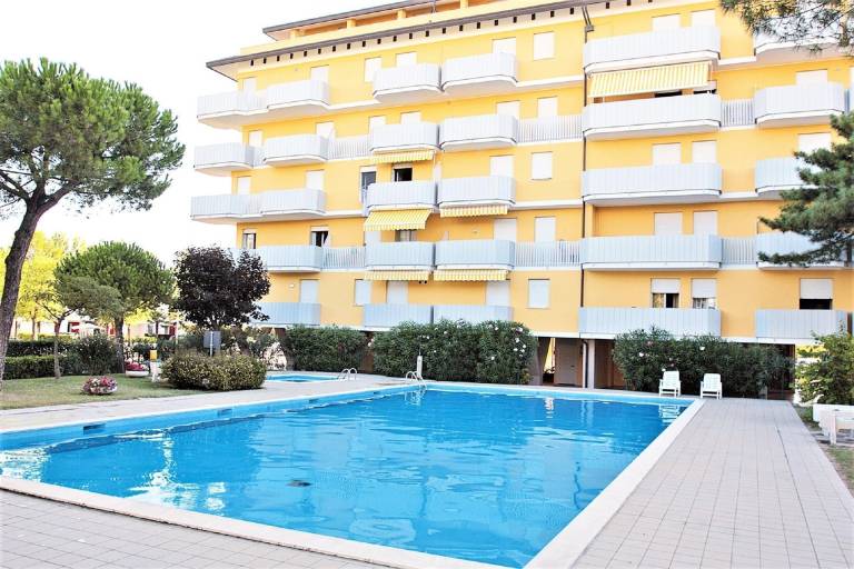 Beautiful holiday apartment with garden & pool | Beach nearby | Pets allowed in Caorle