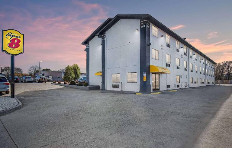 Super 8 By Wyndham Johnson City in Johnson City, TN