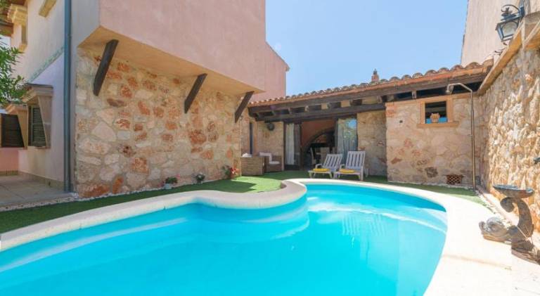 House with pool in Porreres